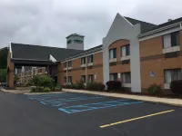 Wingate by Wyndham Brighton - parking
