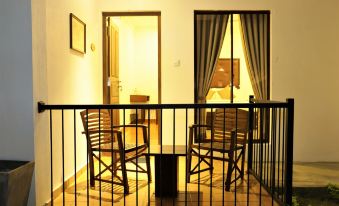 Arana by Forest Trails