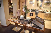 Holiday Inn Calais - Centre Car Ferry by IHG - breakfast