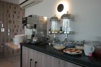 Oliva Plaza Hotel