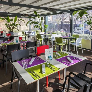 Hotel Zentral Castellana Norte Отели рядом с достопримечательностью «Станция метро Montecarmelo»