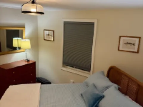 Remodeled Newfound Lake - home w/ water views sleeps 10- close to ski mountains! Hotels in Bristol