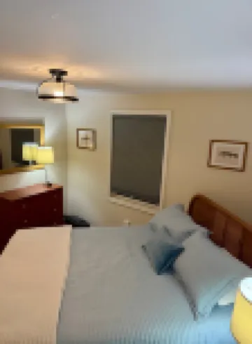 Remodeled Newfound Lake - home w/ water views sleeps 10- close to ski mountains!