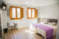 Albergue San Anton Hotels in Melide