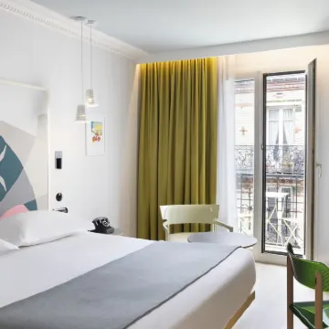Hôtel de La Paix Hotels near Saint-Lambert Square