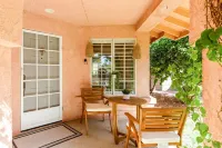 Coastal Chic 3 Bdrm House w/ Brand New SALTWATER Pool - Walk to Tennis Garden