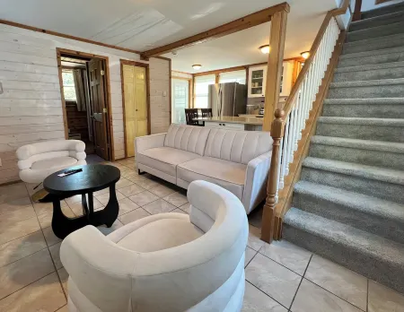 Seabreeze #3: Cozy Cottage by the Beach