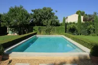 House with terrace garden of 1000m2 - Swimming pool - Downtown Orange - 2 people