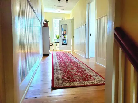 Historic Thomas McLin House Downtown, 2 blocks from Tryon Palace Отели в г. Нью-Берн