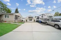 Modern Comfort and Prime Location - Charming Cozy Retreat Hotels in Coeur d'Alene
