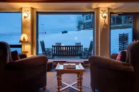 Ski-in Access and Stunning Mountain Views - Luxurious Mountain Getaway