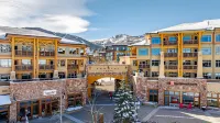 Year-Round Outdoor Pool and Multiple Hot Tubs - Stunning Ski-in Oasis Hotels in Summit County