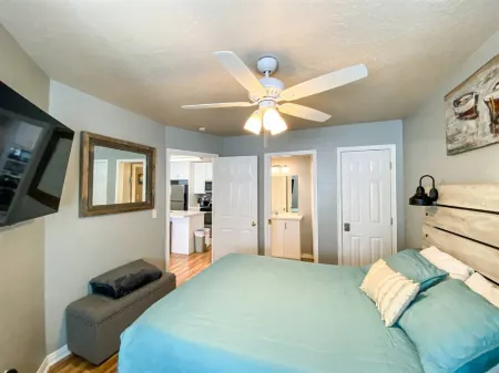 Elegant Retreat - Rooftop Terrace, Spa-Inspired Amenities