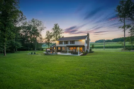 Hot Tub, Game Room and Outdoor Oasis - Gorgeous Tranquil Manor