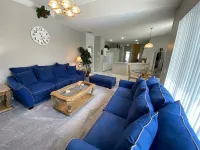 Stunning Pool Home - Heatable Pool, Pool Table, Wifi, Patio