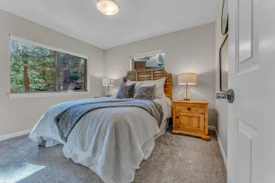 Charming Tahoe Cabin with Private Beach Access