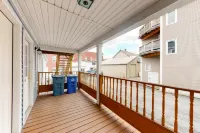 First-floor condo with shared laundry - steps to ski bus pickup, walk to dining Hotels in Weston