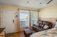 Poolside Studio with Nautical Decor - Charming Island Haven