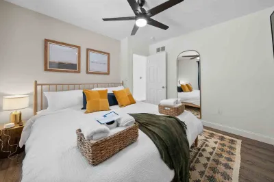 Comfort and Convenient Location Near Attractions - Modern Family Haven