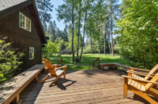 Cozy Cabin with River View and Modern Amenities - Charming Hideaway Hotels in Jefferson County