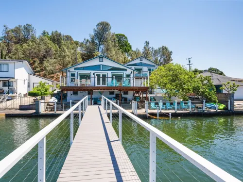 Smiling Otter Retreat! Large Lakefront Luxury House.Pool.Spa.Game Room.Pets