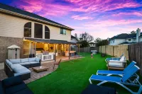 Indoor Theatre and Artificial Turf Oasis - Stylish Retreat