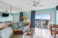 Fabulous Ocean View and Full Kitchen - Stunning Balcony Suite Hotels in Crescent Beach