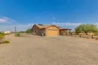 Horse Property and RV Parking Near Trails - Stunning Rural Retreat Hotel in zona CORONA Satellite Optical Calibration Marker