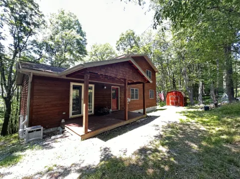 Hot Tub and Resort Amenities - Beautiful Alpine Getaway