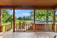 Hot Tub, WiFi, Pet-Friendly - Heavenly Hideaway - Near Red River Gorge, Kentucky! Hotels in Beattyville