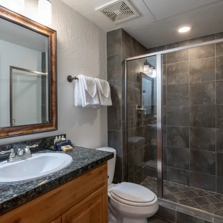 Luxury Hotel Room in Canyons Village, Mountain View, Outdoor Pool, Hot Tub, Near Hiking & Biking