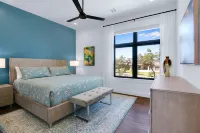 Captivating Hill Country Views and Private Hot Tub - Elegant Loft Retreat