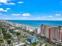 Expansive Balcony and Modern Amenities - Stunning Oceanfront Retreat Hôtels à : Atlantic Beach
