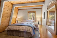 Lake View, Private Hot-Tub and Game Room - Spacious Cozy Cabin