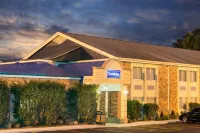 Super 8 by Wyndham des Moines Hotels in 