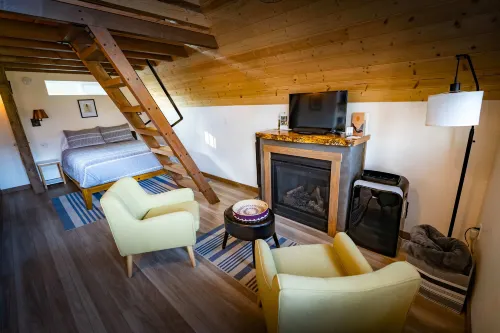 Private Soaking Tub and Gas Fireplace - Stunning A-Frame Retreat Hotel a Carson