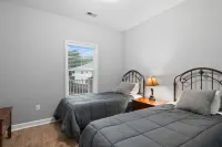 Full Kitchen and Resort Pool Access - Tranquil Oasis