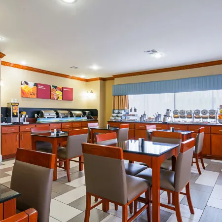 Comfort Suites Lake Charles Отели рядом с достопримечательностью «Север Бич»