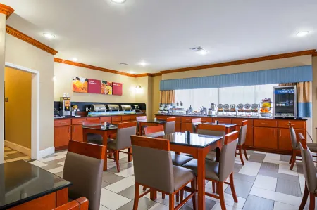 Comfort Suites Lake Charles Отели в г. Мосс Блафф