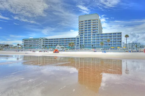 Spacious Studio with Balcony and Kitchenette - Charming Ocean View