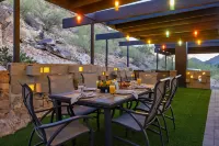 Panoramic Views and Chic Design - Stunning Desert Sanctuary