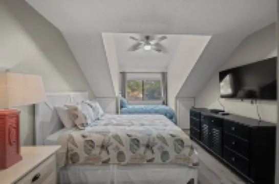 Stunning Villa with Lake View and Spacious Balcony - Elegant Retreat