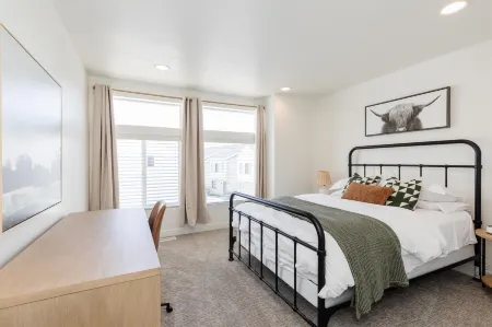 Free Boat Parking and Electric Bikes Included - Luxurious Haven