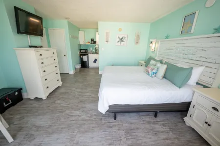 Spacious Condo with Pools and Balcony - Stunning Ocean View Escape Отели рядом с достопримечательностью «Миртл Манор Трейлер Парк»