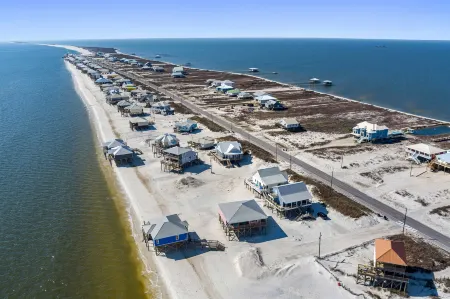 Beachfront Access and Stunning Views - Luxurious Coastal Paradise Отели в г. Дофин-Айленд