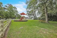 Blueberry Bungalow - Charming 3 bedroom house in peaceful Richmond Hill.