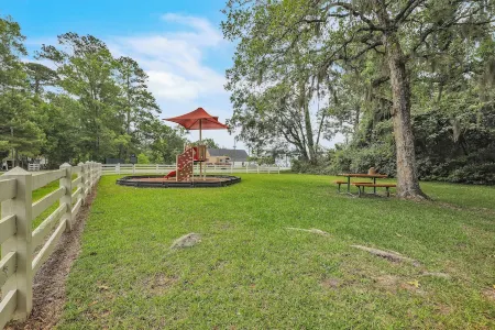 Blueberry Bungalow - Charming 3 bedroom house in peaceful Richmond Hill.