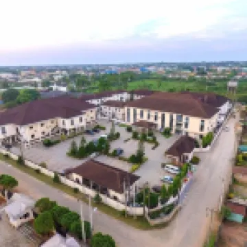 Impeccable Hotel by HomeVille Plus Benin โรงแรมใน