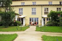 Mediterran Hotel Juwel Отели в г. Альценау