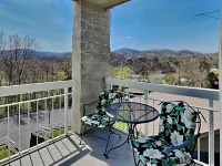 Greenbrier Getaway Whispering Pines 524 - Mountain view